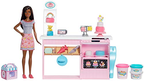 バービー バービー人形 Barbie Cake Decorating Playset with Brunette Doll, Baking Island with Oven, Mo